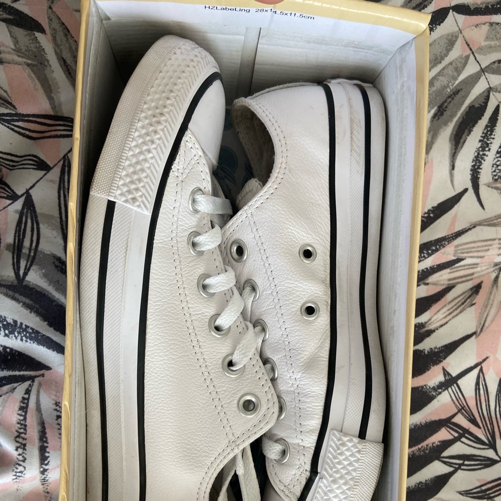 white leather converse Sz7.5